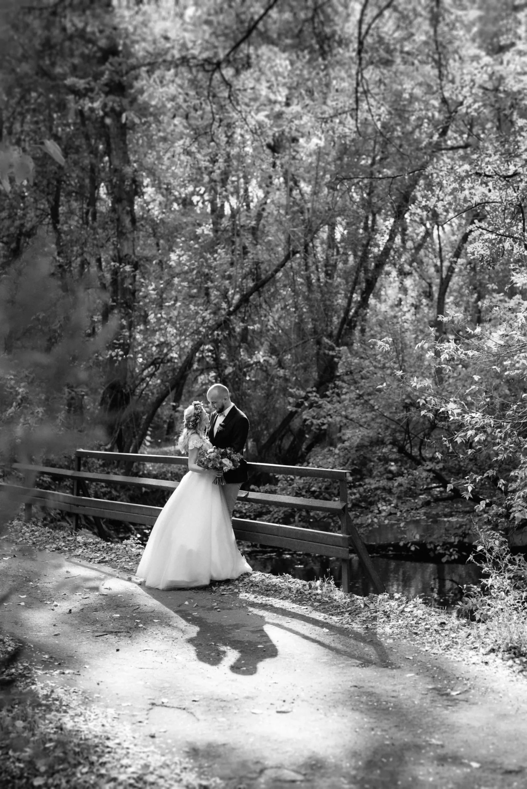 walk-bride-groom-through-autumn-forest